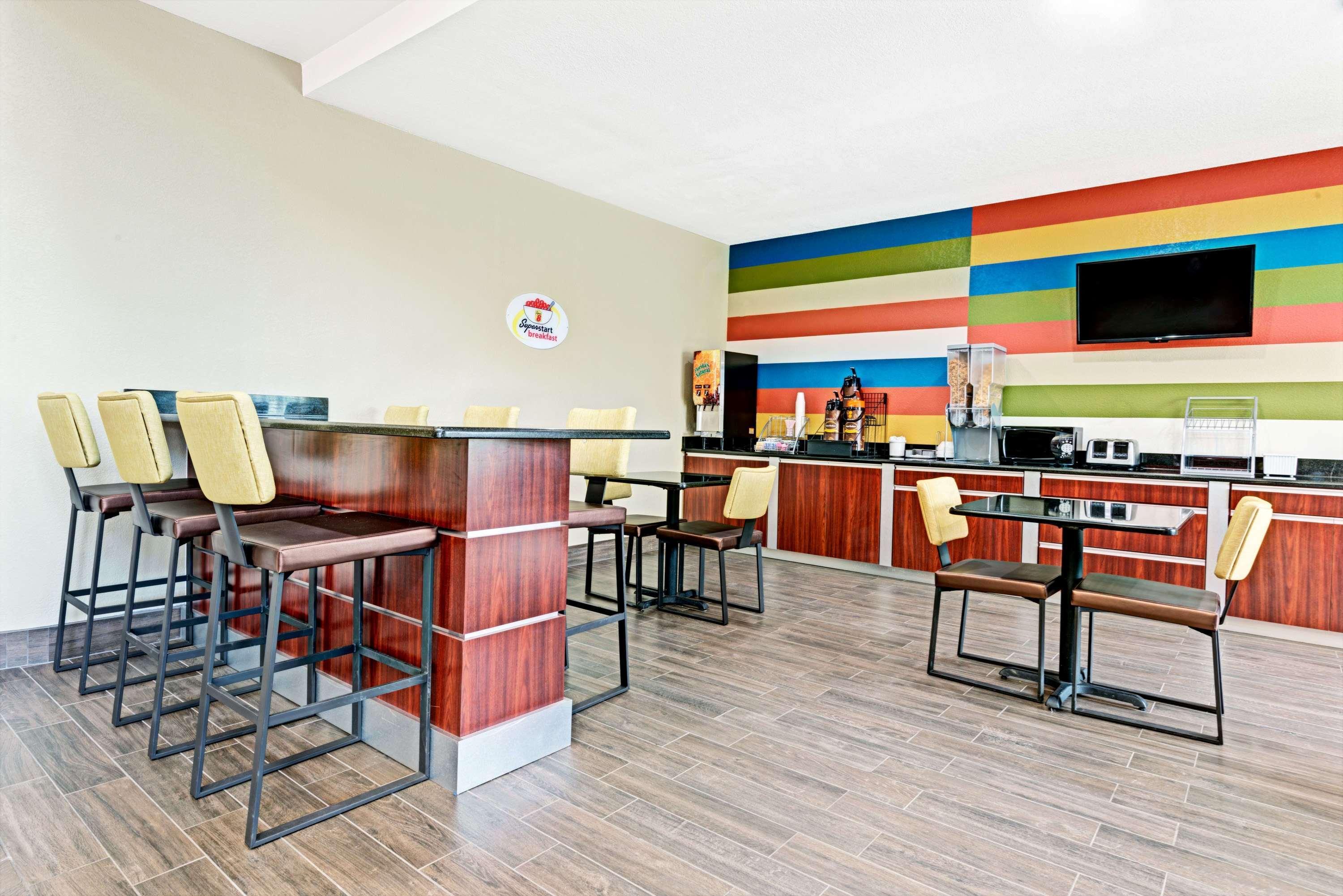 Super 8 By Wyndham San Antonio/Alamodome Area Hotel Exterior foto