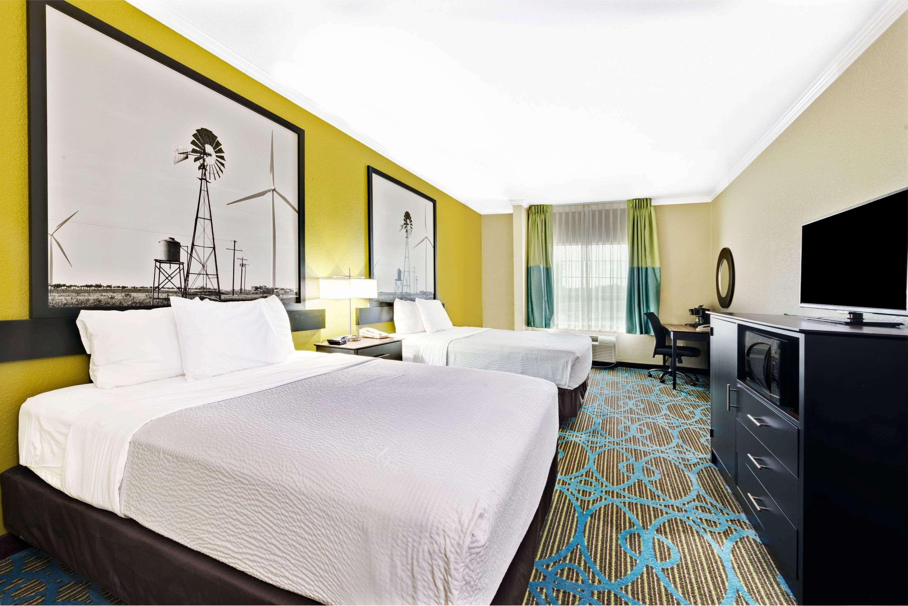 Super 8 By Wyndham San Antonio/Alamodome Area Hotel Exterior foto