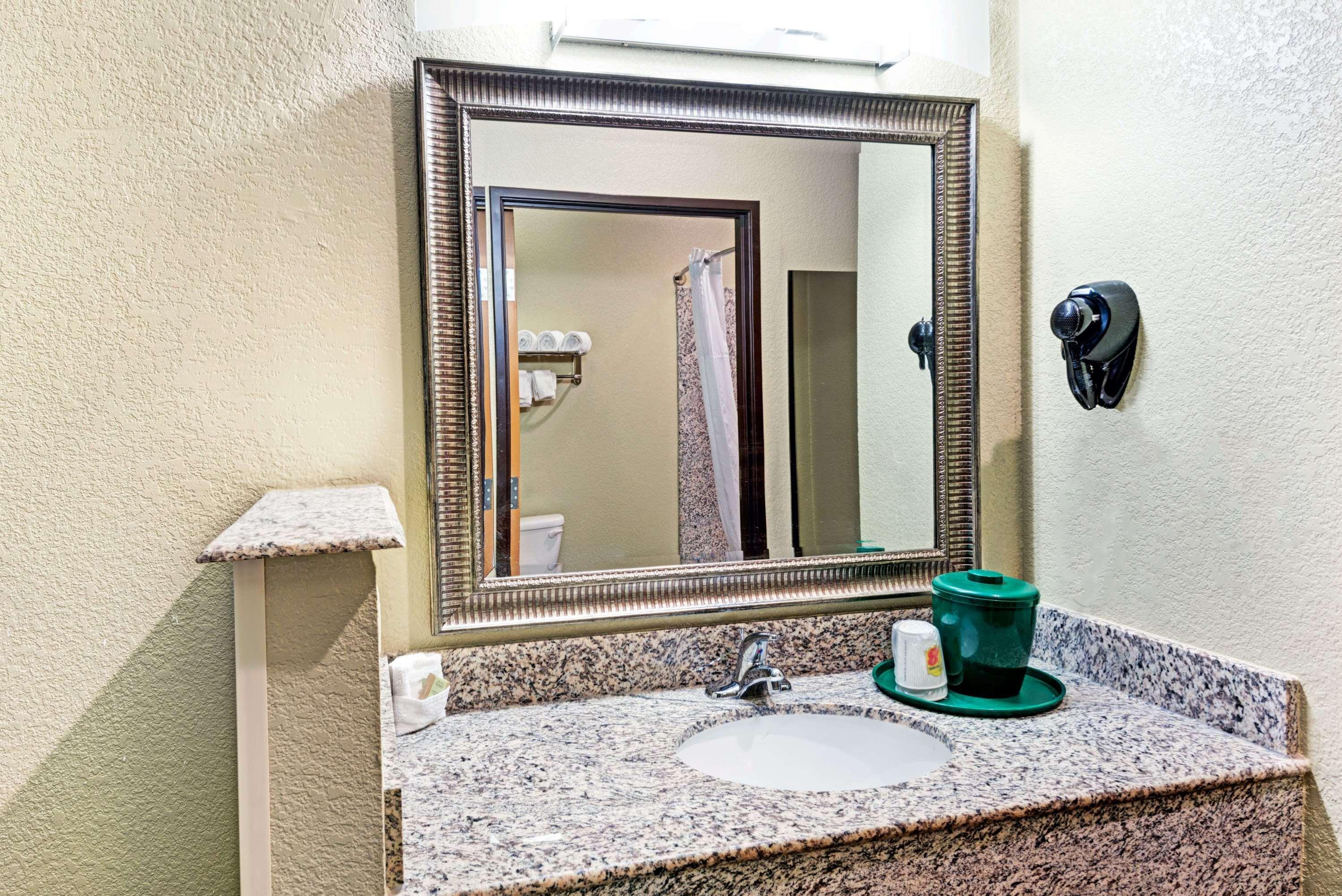 Super 8 By Wyndham San Antonio/Alamodome Area Hotel Exterior foto