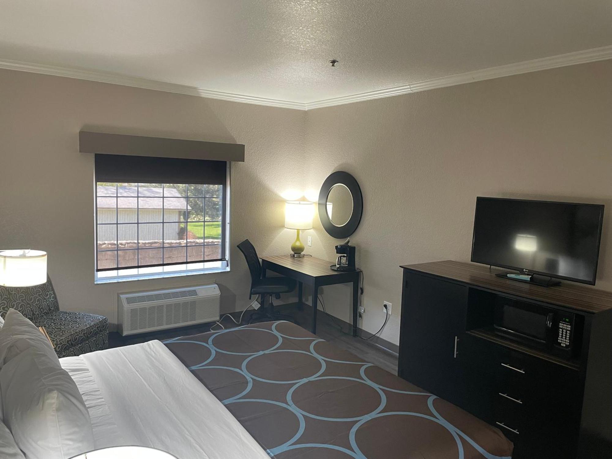 Super 8 By Wyndham San Antonio/Alamodome Area Hotel Exterior foto