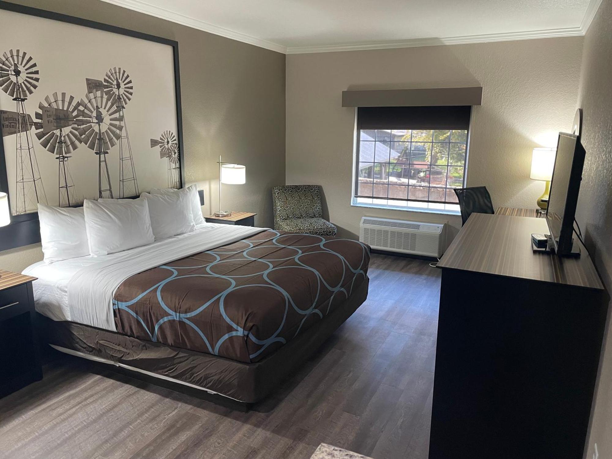 Super 8 By Wyndham San Antonio/Alamodome Area Hotel Exterior foto